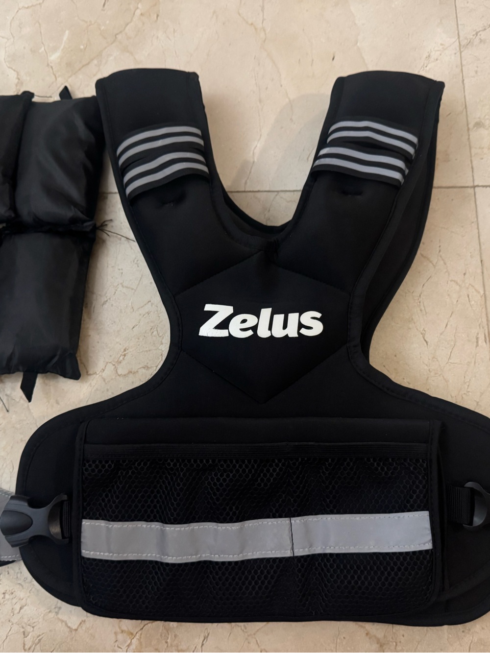 Zelus Black Weighted Vest - adjustable weight - never worn